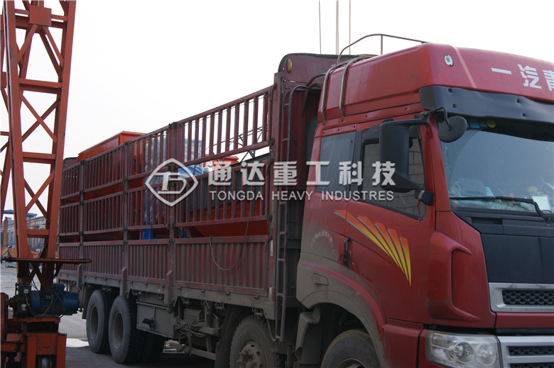 山東粉狀有機(jī)肥生產(chǎn)線發(fā)貨現(xiàn)場(chǎng)